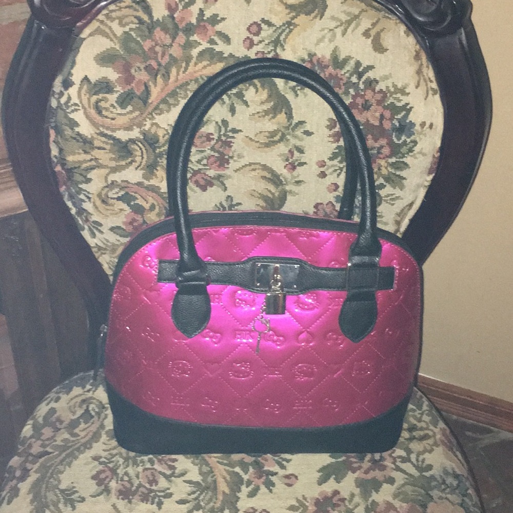 Pink hello kitty purse